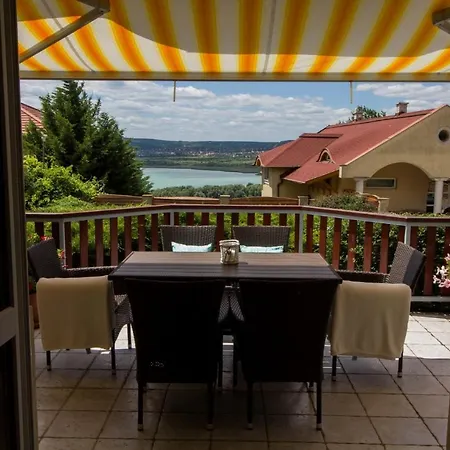 Nyaraló In 35646 Balatonfůzfő