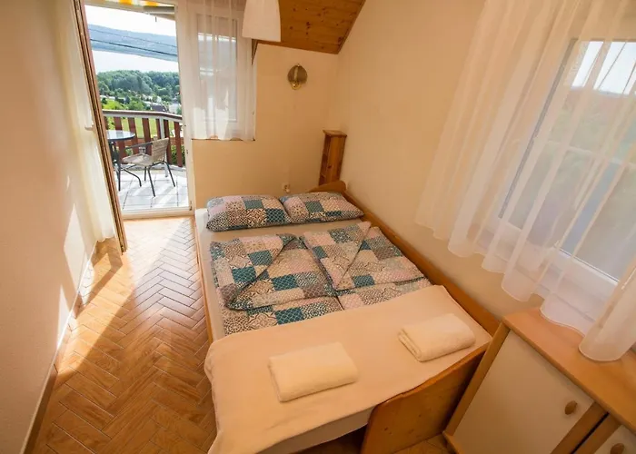 In 35646 * Balatonfůzfő